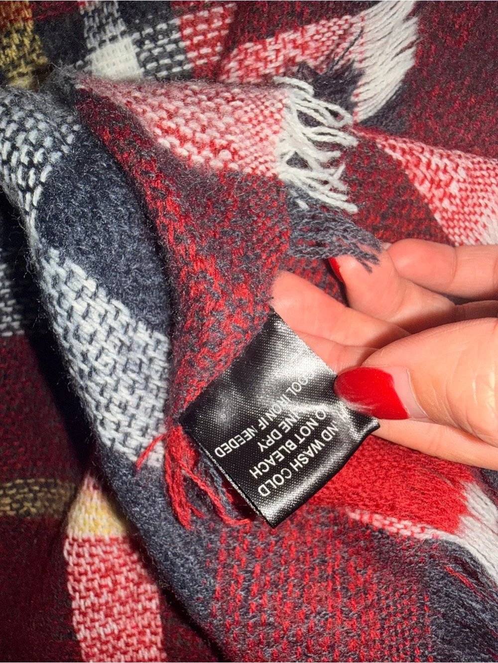 Plaid Fringe Scarves - Red & Black / Gray & Black